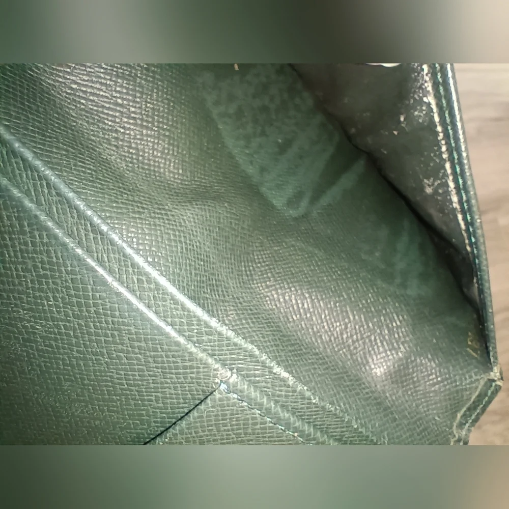 LOUIS VUITTON TAIGA BI-FOLD LONG SLIM WALLET LEATHER FOREST GREEN